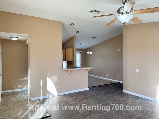 Foto del edificio - Cozy 3 Bed 2 Bath Home Near Base!