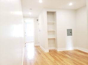Building Photo - 407 61st St