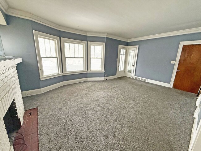 Building Photo - 3584 E 151st St