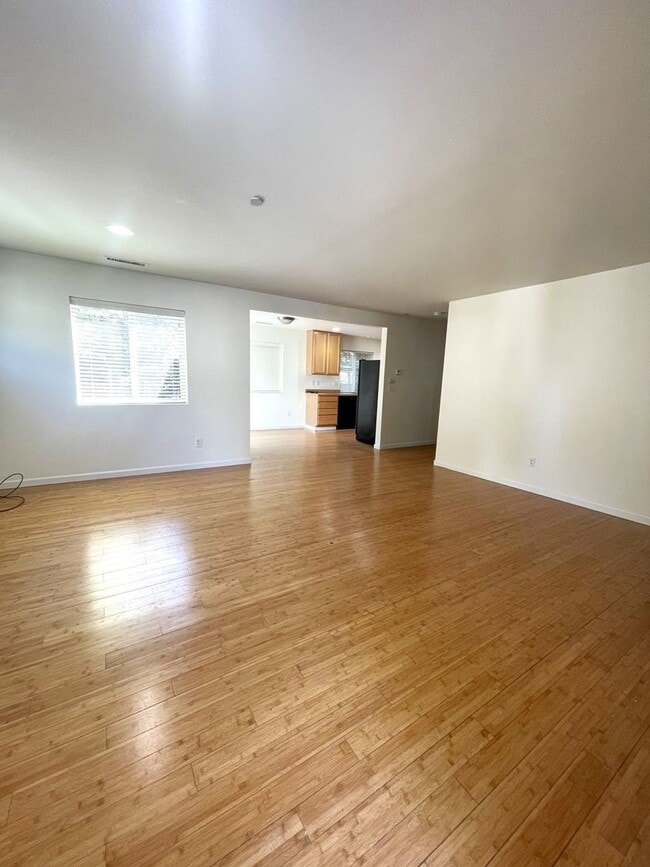 Building Photo - 3 Bedroom Home in DuPont