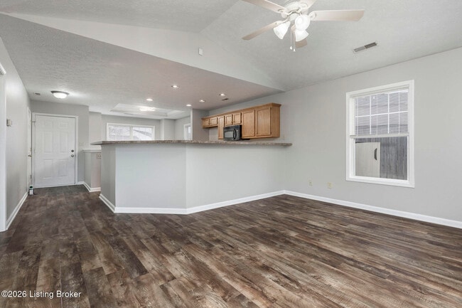 Foto del edificio - 8815 Woodpointe Blvd