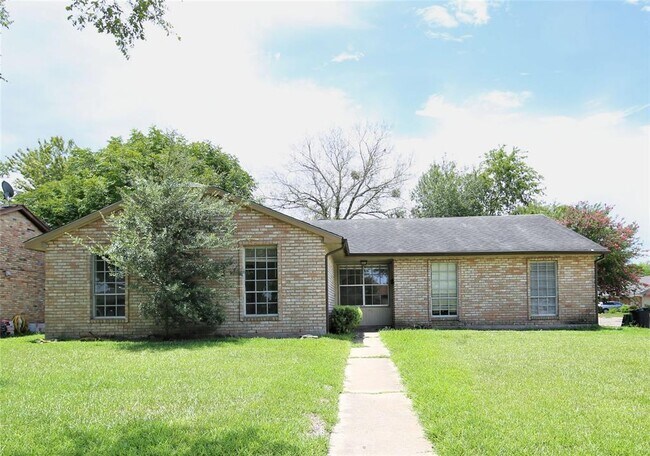 Foto del edificio - 4731 Pinebrook Ln