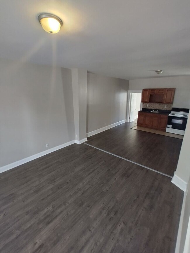 Foto del edificio - Spacious West Philly Home