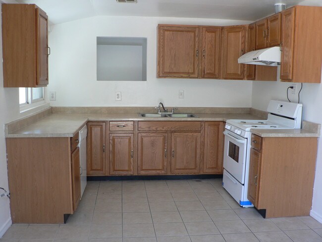 Kitchen - 2501 Barjud Ave