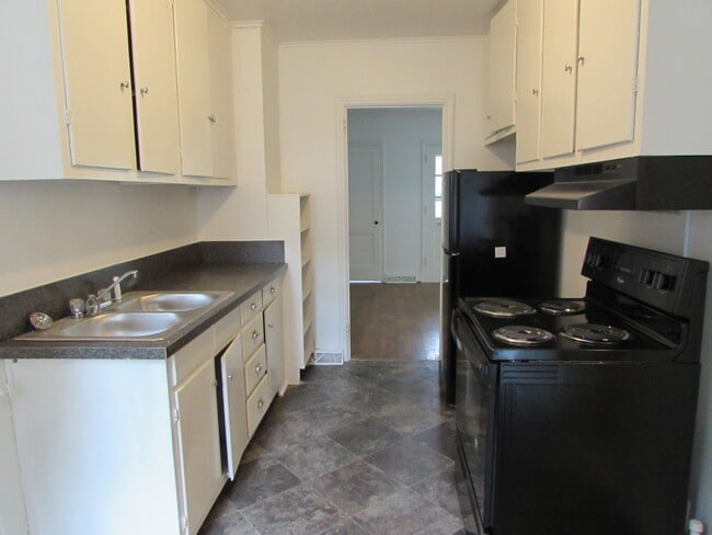 Building Photo - Delightful 2 Bed/1 Bath Duplex Apt - All B...
