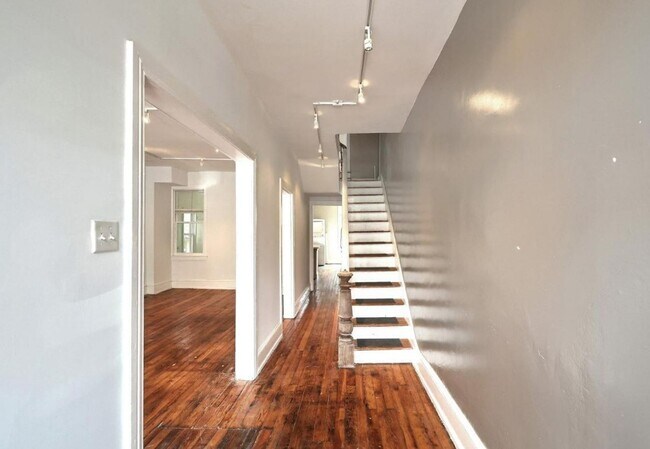 Foto del edificio - Coming Soon! Beautiful 3 Bedroom, 1 Bath C...