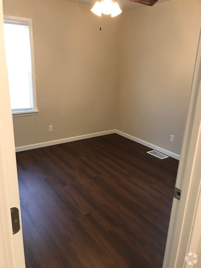 Apartments For Rent in Bartelso IL with Yard 1 Rentals