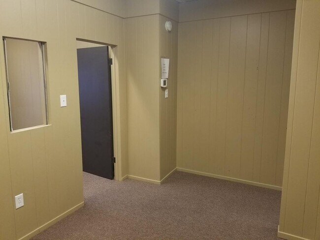 Foto del edificio - 1901 Railroad Ave - D