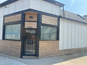 Building Photo - 2401 S Kinnickinnic Ave