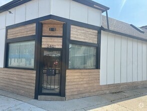 Building Photo - 2401 S Kinnickinnic Ave