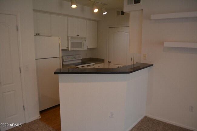 Building Photo - 1701 E Colter St