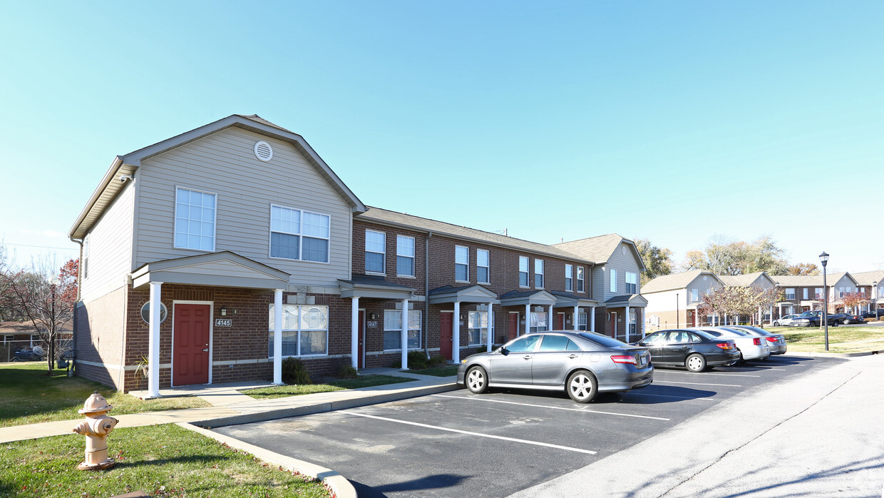 Primary Photo - Stratford Commons Apartments