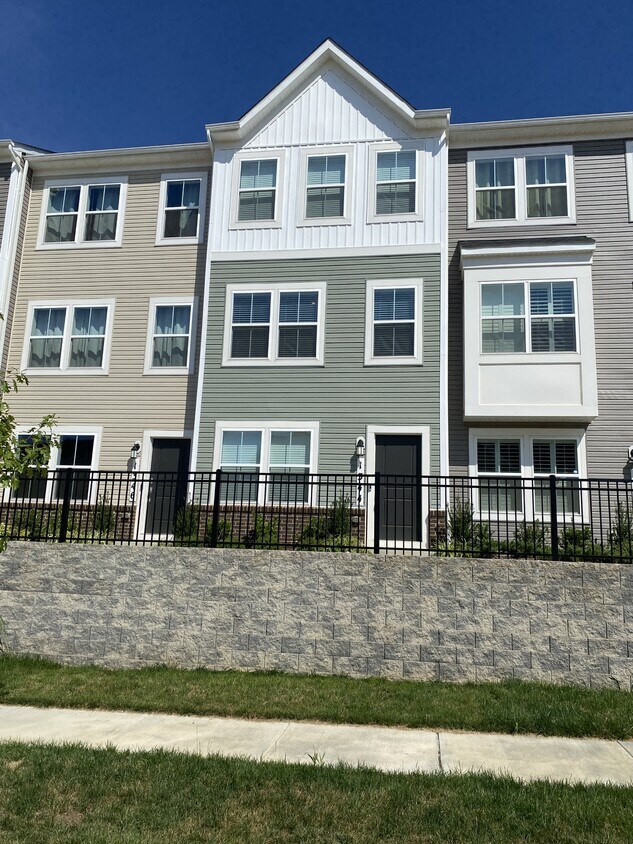 Foto principal - 1344 Cedar Vly Rd