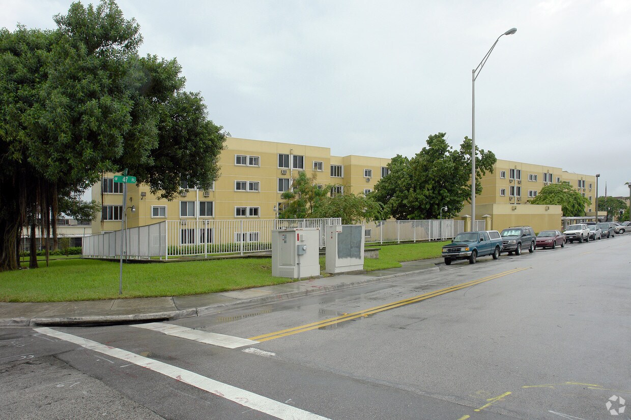 Primary Photo - Vivian Villas