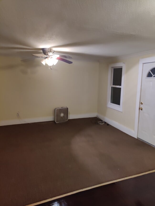 Living room - 608 State St