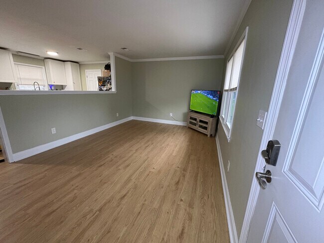 Building Photo - 20 Twin Oaks Dr