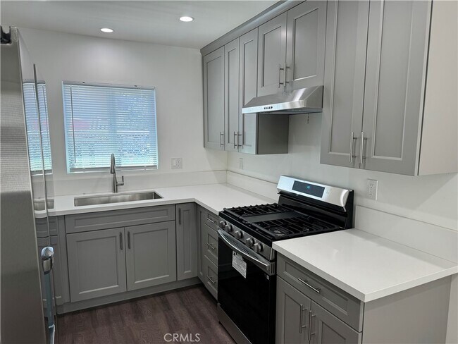 Building Photo - 10556 Laurel Canyon Blvd