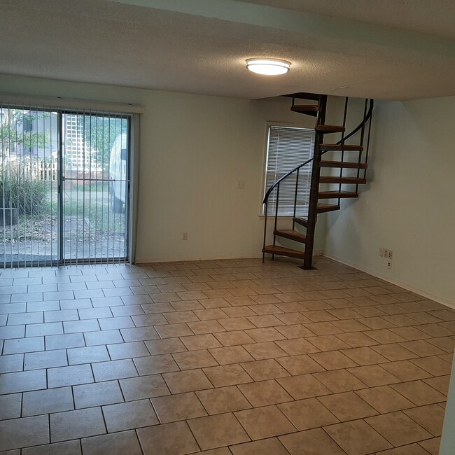 Large, open main floor - 315 S Mendenhall St
