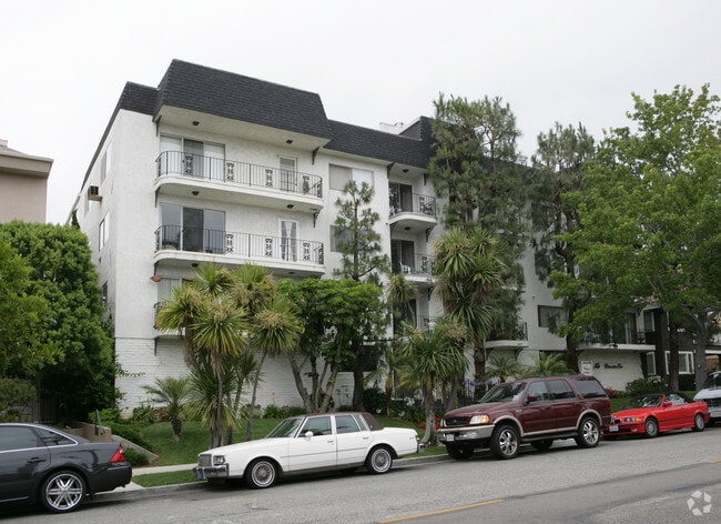 Building Photo - The Versailes