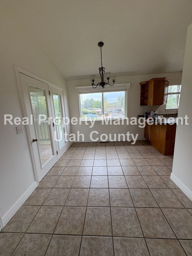 Foto del edificio - Large home in Pleasant Grove