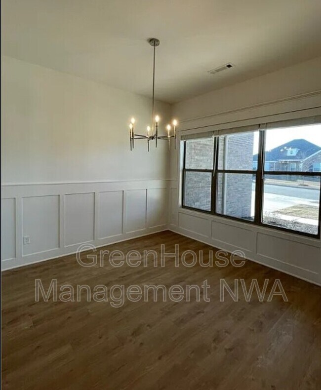 Building Photo - 1574 N Pershing St