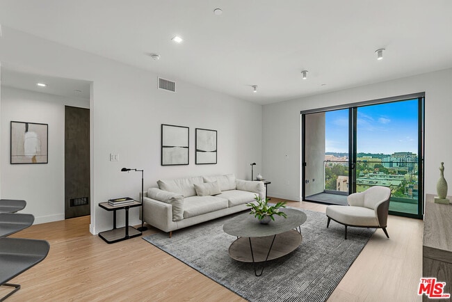 Building Photo - 3688 Overland Ave