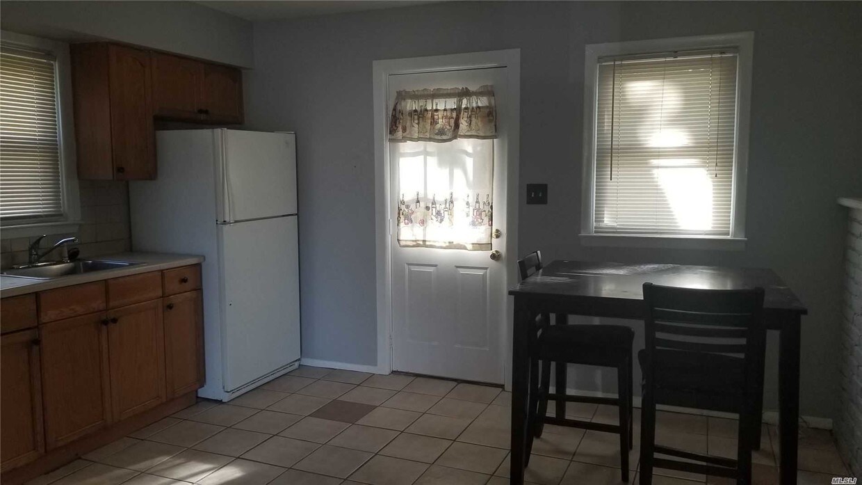 35 Austin Ave, Amityville, NY 11701 House Rental in Amityville, NY