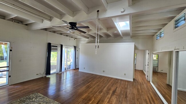 Building Photo - Extended Ohana living 20 steps to Kailua B...