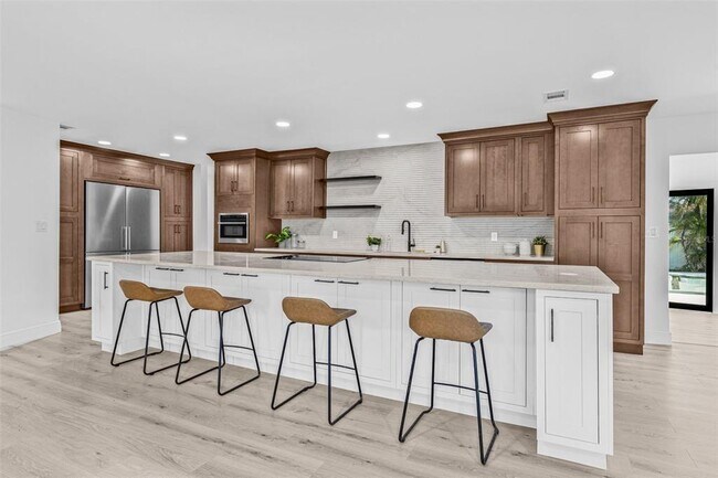 Building Photo - 4495 Clearwater Harbor Dr