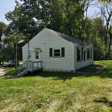 Building Photo - 223 W Division Rd