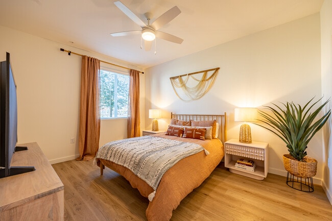 Building Photo - Alma Henderson