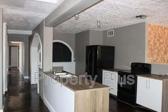 Building Photo - 1228 S McKemy St
