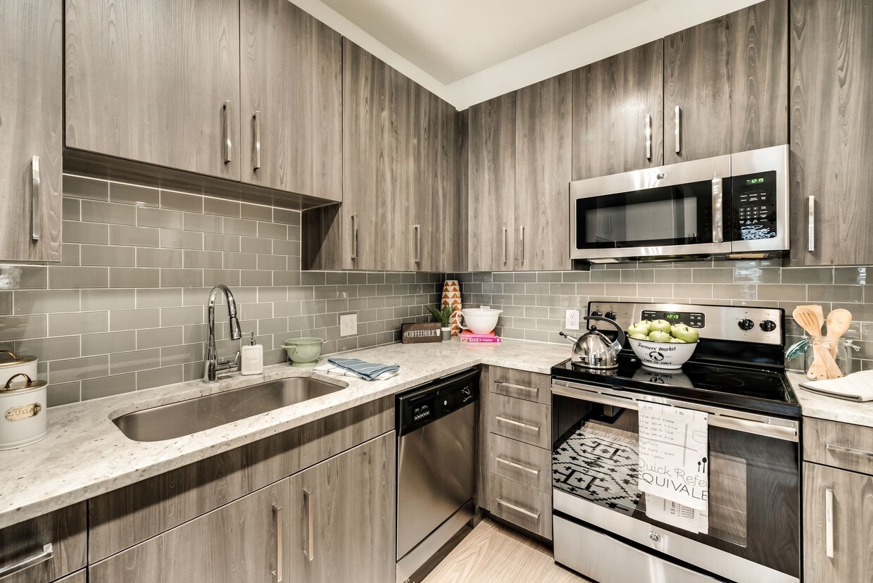 101 Center Off Campus Living Apartments Arlington, TX