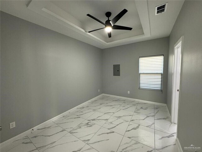 Foto del edificio - 5900 N Western Rd