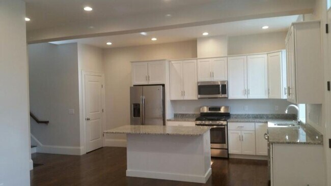 3bed 4bath in Newton available in 9/1 - 3bed 4bath in Newton available in 9/1 House