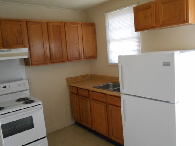 Building Photo - 2404 Rose Dr