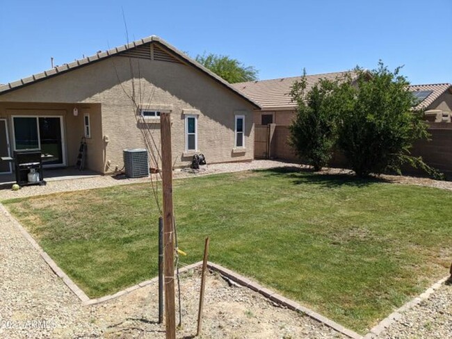 Building Photo - 3-bed plus den or 4-bedroom in San Tan Valley