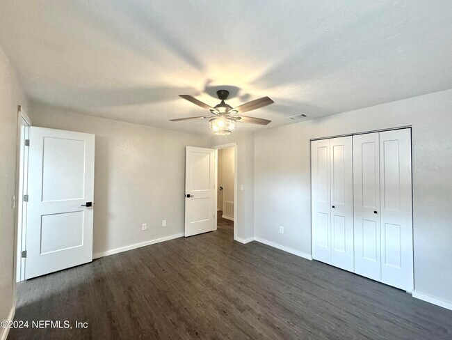 Building Photo - 2909 Bayshore Dr N