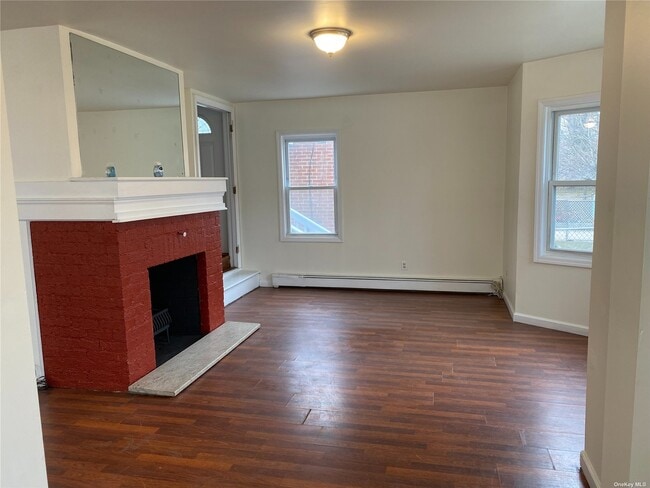 Building Photo - 212 Pearsall Pl