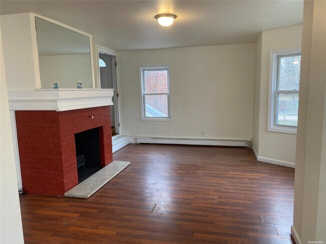 Foto del edificio - 212 Pearsall Pl