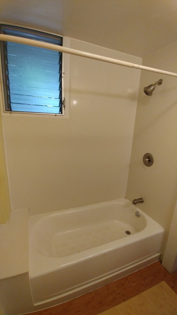 Building Photo - Spacious Studio Unit Located in Makiki @ P...