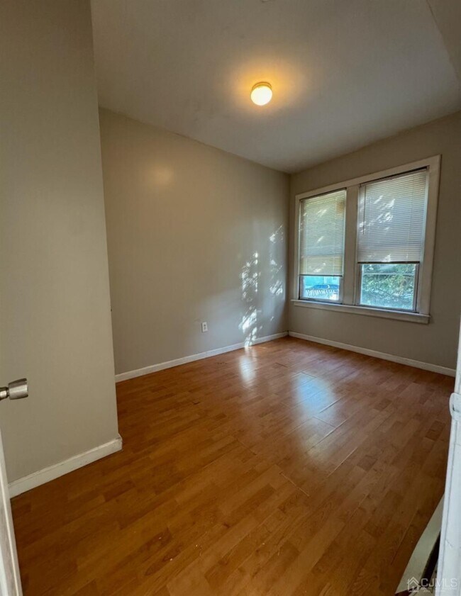 Building Photo - 253 Goldsmith Ave