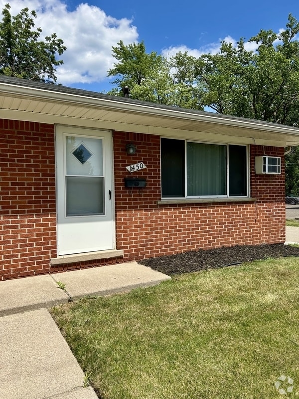 Building Photo - 1450 Goddard Rd