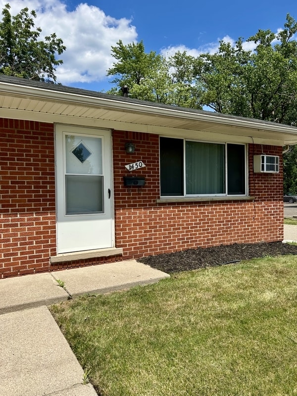 Primary Photo - 1450 Goddard Rd