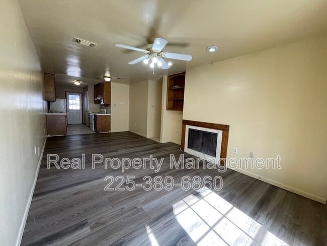 Foto del edificio - 10642 Stanley Aubin Ln