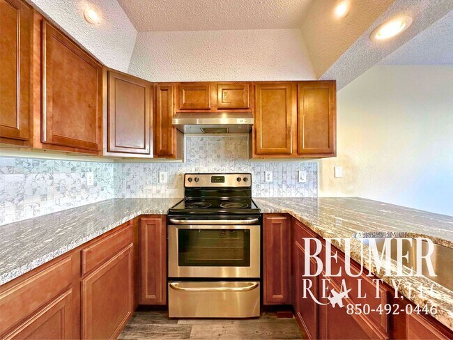 Foto del edificio - Townhome located minutes from beaches and NAS