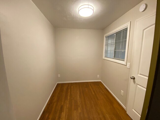 Building Photo - 415 Merritt Ave