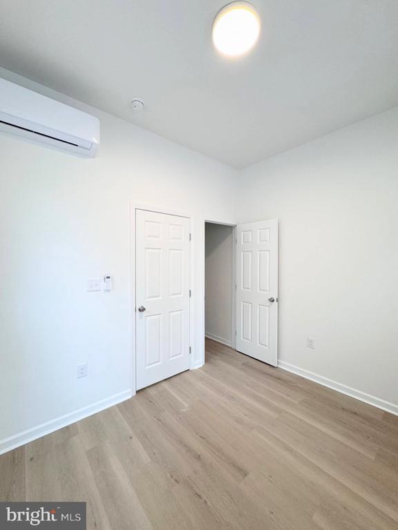 Foto del edificio - 319 E Lehigh Ave