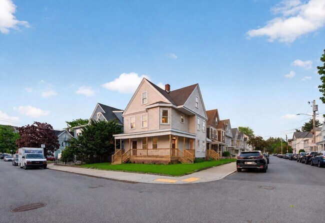 Building Photo - 42 Etna St