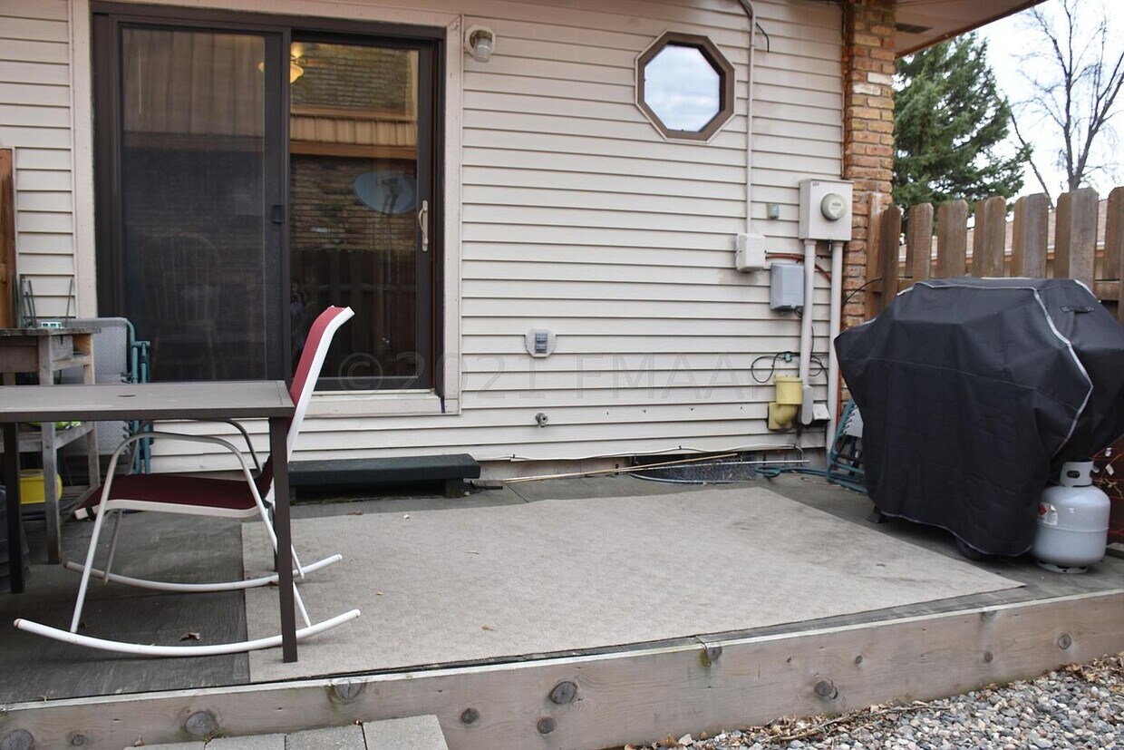 606 19th Ave SE Unit 1, Minot, ND 58701 Condo for Rent in Minot, ND